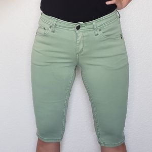 Green Tommy Bahama 15" Clam Digger Shorts Size 4